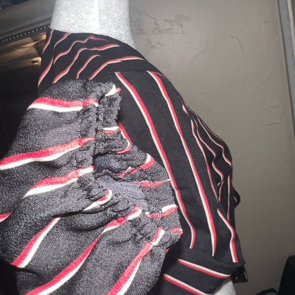 Shein cross crop top - Picture 3 of 4